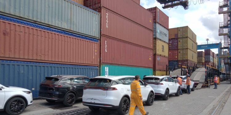 Importação de carros pelos portos de Vila Velha chega a US$ 1 bilhão ao ano